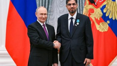 بوتين يقلد سفير الدولة وسام "بوشكين"