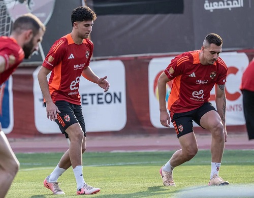 تدريبات تأهيلية وبدنية للاعبي الأهلي الغائبين عن رحلة المغرب