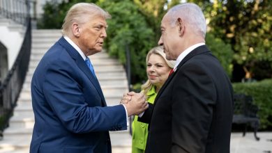 ترامب يطلب رسميا من الرئيس الإسرائيلي العفو عن نتنياهو الذي يُحاكم بتهم فساد..