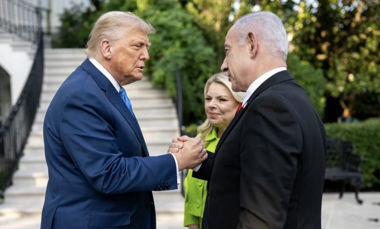 ترامب يطلب رسميا من الرئيس الإسرائيلي العفو عن نتنياهو الذي يُحاكم بتهم فساد..