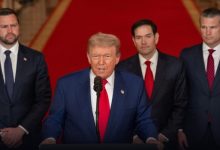 ترامب يُوقع مرسوماً بالعفو عن عشرات الأشخاص المتهمين بالضلوع في