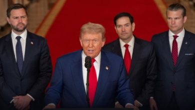 ترامب يُوقع مرسوماً بالعفو عن عشرات الأشخاص المتهمين بالضلوع في