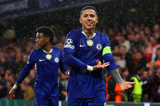 تشيلسي يكتسح وولفرهامبتون بثلاثية ويواصل مطاردة آرسنال في صدارة البريميرليج