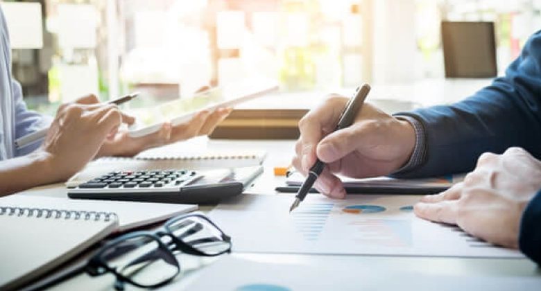 تقارير أسبوعية عن إنجازات الوزارات والجهات الحكومية