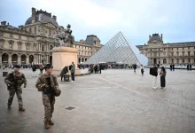 توجيه اتهامات إلى شخص رابع يُشتبه في مشاركته بسرقة متحف اللوفر