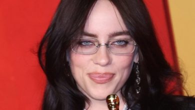 “جبان وحقير مثير للشفقة”.. المغنية الأمريكية بيلي إيليش تشن هجوما شرسا على ايلون ماسك