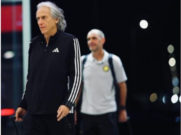 جيسوس يحسم موقفه من رحيل محترف النصر