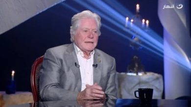 حسين فهمي: أقرأ حاليا سيناريوهات مسرحية ومسلسل وفيلم للعودة قريبًا