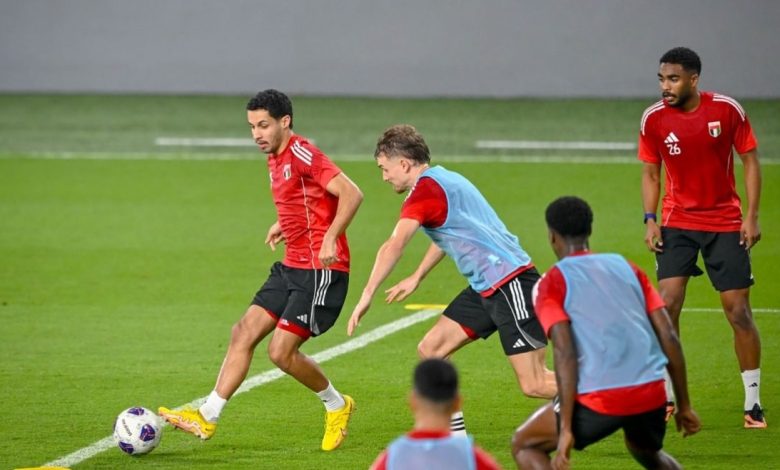 حمدان بن مبارك يُتابع تدريبات المنتخب الوطني قبل سفره لمواجهة نظيره العراقي