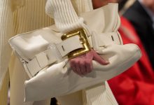 حيل ذكية لإخفاء عيوب الجسم بأحدث موديلات حقائب خريف 2025