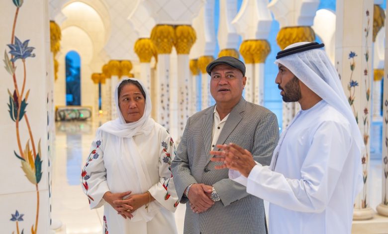 رئيس وزراء توفالو يزور جامع الشيخ زايد الكبير في أبوظبي