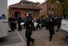 رجل يفتح النار على عملاء حرس الحدود في شيكاغو...