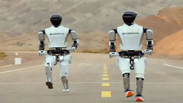 روبوت صيني يحقق رقماً قياسياً بالسير 106 كيلومترات دون توقف