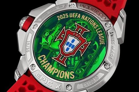 رونالدو يقدم ساعة فاخرة بإسم جوتا تصل لعائلته