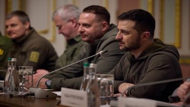 زيلينسكي يطالب أميركا بتسليم أسلحة بعيدة المدى فوراً