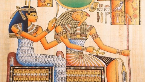 سر جمال كليوباترا... الملكة التي استحمت بالحليب وسحرت العالم يعود بريقها مع افتتاح المتحف الكبير اليوم