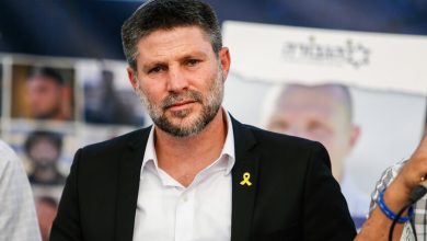 سموتريتش يهاجم نتنياهو: نقل مقاتلي حماس من المنطقة الصفراء "حماقة أمنية وأخلاقية"