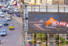 شاشات عملاقة تزين الميادين استعداداً لافتتاح المتحف المصري الكبير