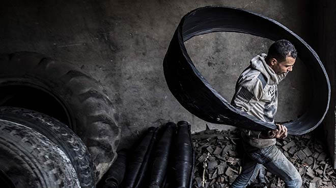 شركة إماراتية تطلق مشروعًا لإعادة تدوير الإطارات المستهلكة وتحويلها إلى خام نفطي