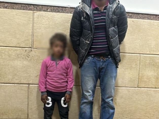 ضبط عاطل بالإسماعيلية تعدى على نجلته لإجبارها على استجداء المارة