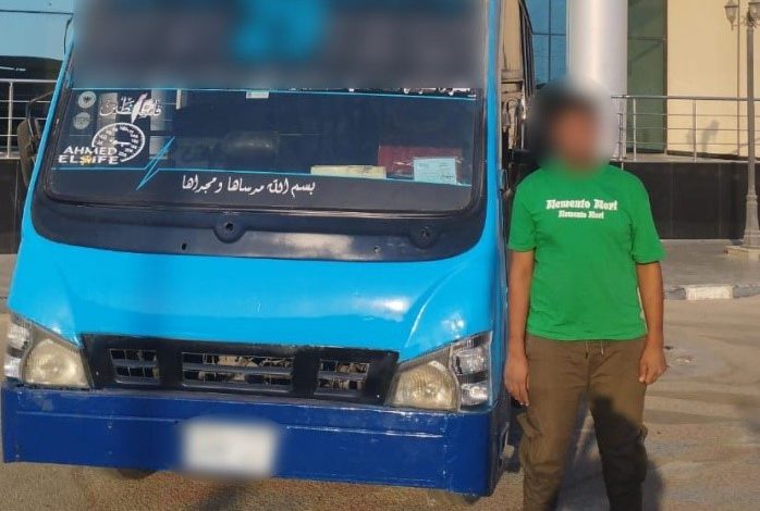 ضبط قائد سيارة نقل جماعي تعاطى المخدرات أثناء نقل الركاب بالجيزة