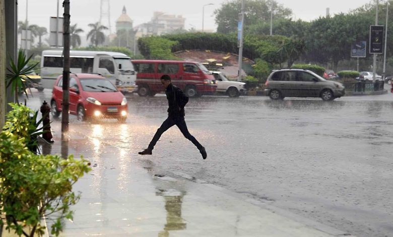طقس غير مستقر غدا السبت.. أمطار خفيفة وشبورة مائية واضطراب الملاحة البحرية