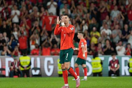 عاجل : قبيل مواجهة حاسمة في تصفيات كأس العالم.. رونالدو يتقدم بطلب غريب لجماهير إيرلندا
