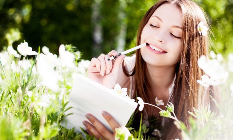 عبارات قصيرة عن السعادة تملأ قلوبكم بالتفاؤل