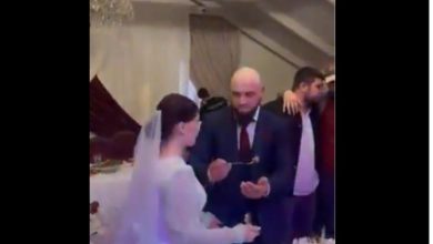 عروس تنفعل على عريسها بسبب "كعكة الزفاف".. فيديو يشعل السوشيال ميديا