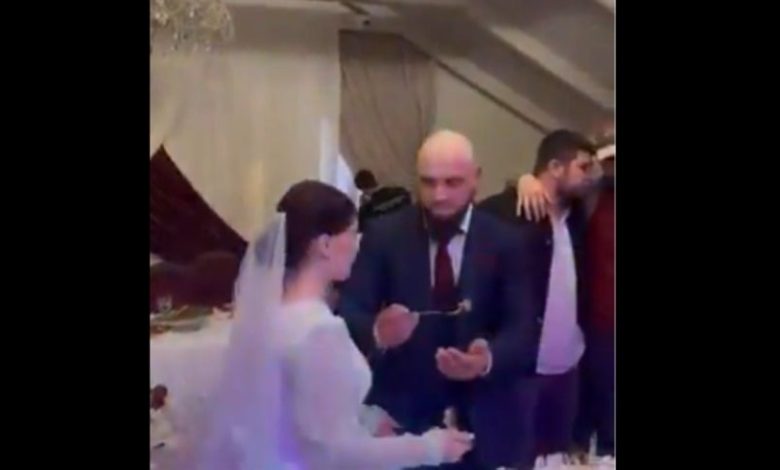 عروس تنفعل على عريسها بسبب "كعكة الزفاف".. فيديو يشعل السوشيال ميديا