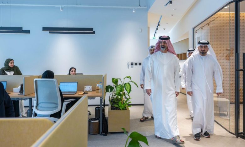 عمار بن حميد يزور جهاز الرقابة المالية في عجمان