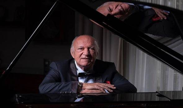 عمر خيرت يُنقل للعناية ويؤجل حفلاته مع طمأنة جمهوره