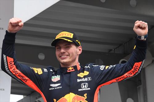 فرستابن يفوز بجائزة قطر ليشعل صراع اللقب في السباق الختامي