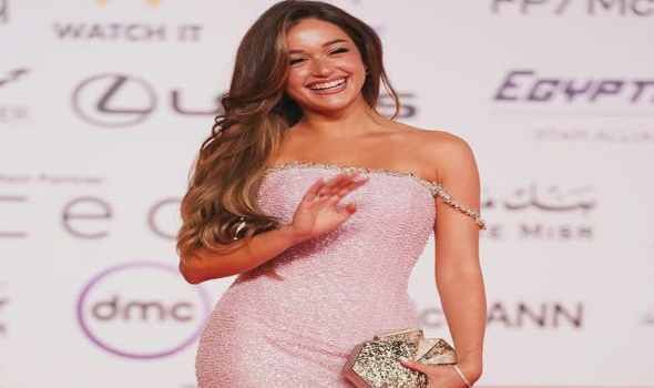 فساتين سهرة بتصاميم متنوعة وألوان راقية تستلهم منها الشابات إطلالات أنيقة للمناسبات