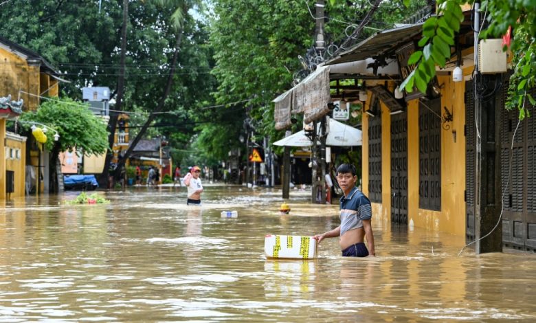 فيتنام: موجة فيضانات وانهيارات أرضية تودي بحياة 8 أشخاص