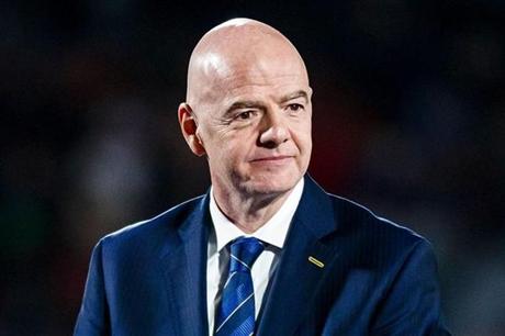 فيفا يتصدى لـ30 ألف إساءة عبر الإنترنت