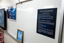 قاض أمريكي يأمر مدارس تكساس بإزالة "الوصايا العشر" من فصولها