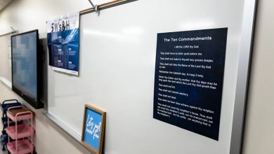 قاض أمريكي يأمر مدارس تكساس بإزالة "الوصايا العشر" من فصولها
