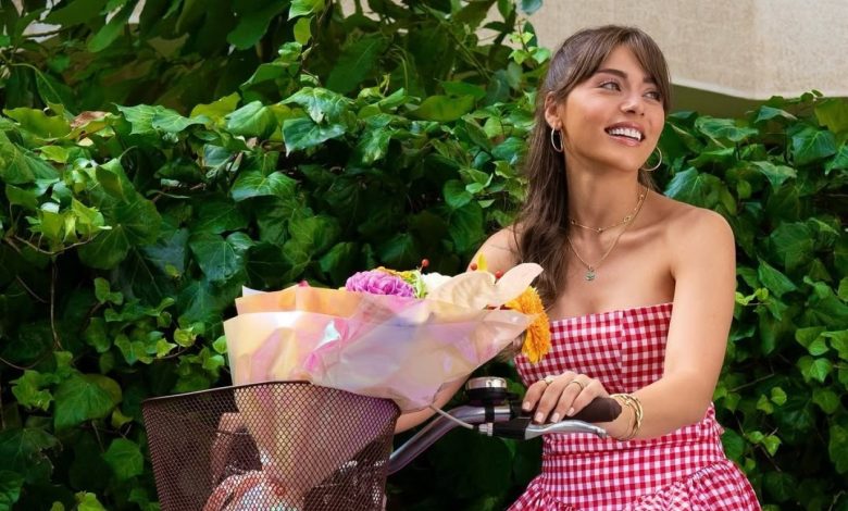 لماذا غادرت الممثلة التركية سيلا تورك أوغلو مسلسل شراب التوت؟