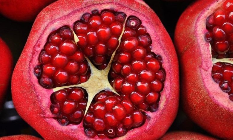 ماذا يحدث لمستوى السكر في الدم عند تناول الرمان على معدة فارغة؟