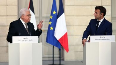 ماكرون يستضيف الرئيس عباس غدا الثلاثاء