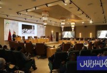 محاضرة تناقش علاقة اللغة بالإيديولوجيا