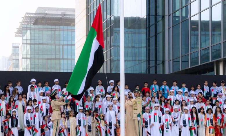 محمد بن راشد: علم الإمارات رمز كرامتنا ووحدتنا ورايةُ عزنا وفخرنا