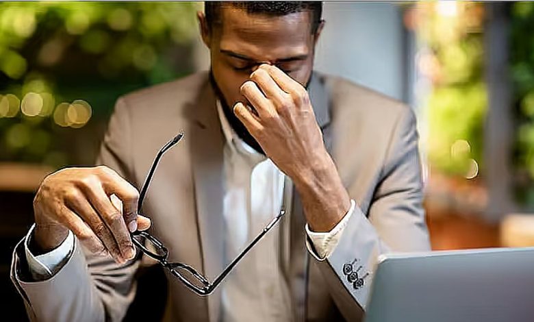 مختص يوضح للموظفين التصرف الأنسب مع مشكلات العمل