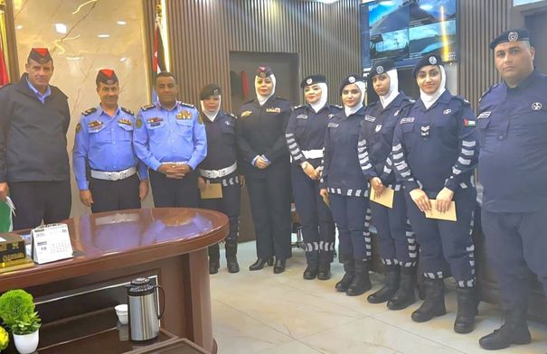 مدير الدوريات الخارجية يكرّم طاقم دوريتين من الشرطة...