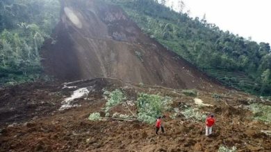 مصرع 18 شخصا وفقد العشرات في انهيارات أرضية مدمرة بجاوة الوسطى الإندونيسية