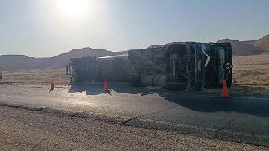 مصرع شاب وإصابة اثنين في انقلاب سيارتي تريلا بالأقصر