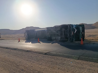 مصرع شاب وإصابة اثنين في انقلاب سيارتي تريلا بالأقصر