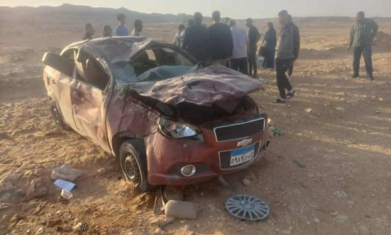 مصرع شخص وإصابة 4 آخرين إثر انقلاب سيارة ملاكي بطريق الخارجة - أسيوط