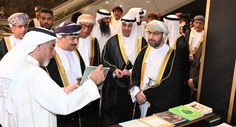 «معرض الكويت للكتاب»... قطعة من عُمان